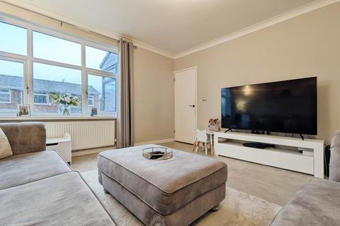 3 bedroom semi-detached house for sale, Hollymount Drive, Oldham, OL4