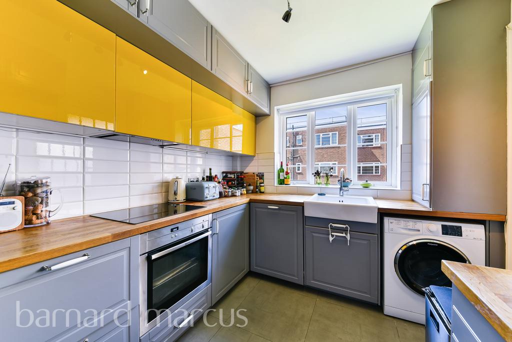 Apartment in Ealing - View 3