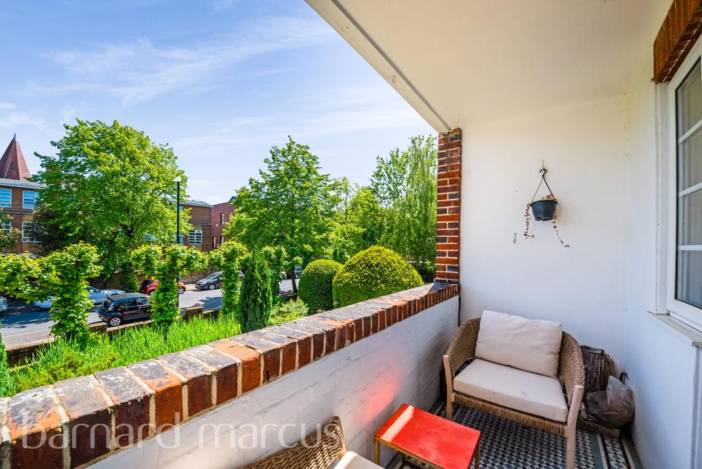 Apartment in Ealing - View 4
