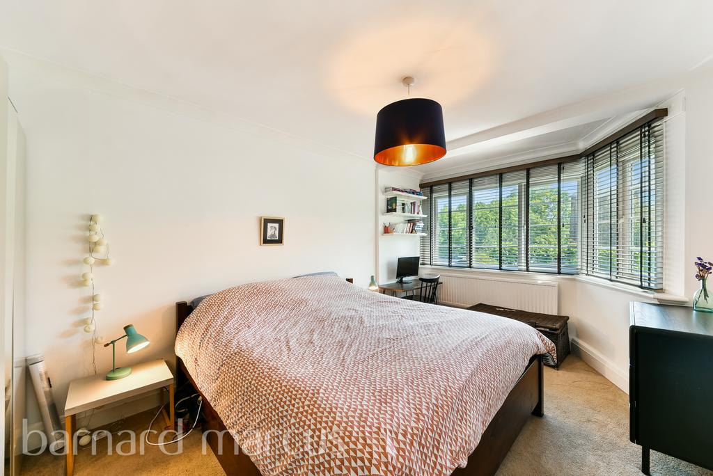 Apartment in Ealing - More
