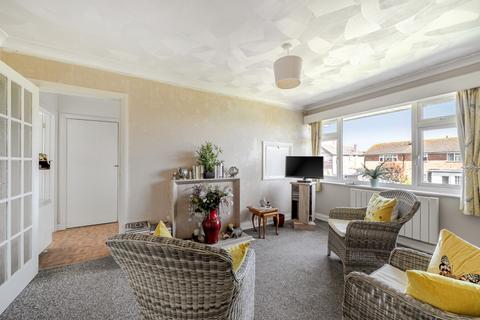 2 bedroom flat for sale, Chesham Close, Goring-By-Sea, Worthing, West Sussex, BN12