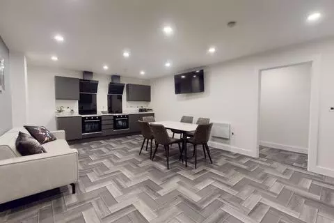 6 bedroom house to rent - View 3