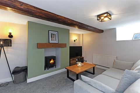 2 bedroom cottage for sale, Towngate, Highburton, Huddersfield, HD8 0QP