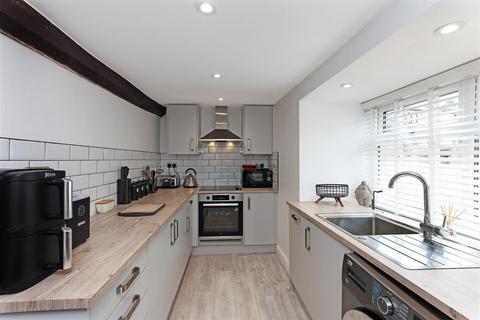 2 bedroom cottage for sale, Towngate, Highburton, Huddersfield, HD8 0QP