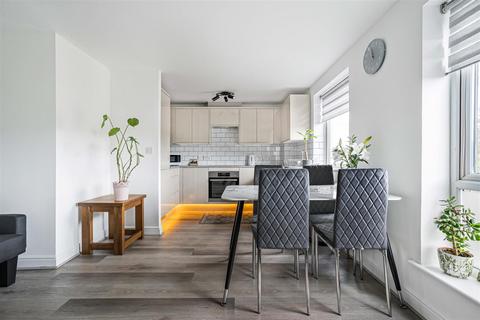 2 bedroom flat for sale, Ashton Court, Chingford