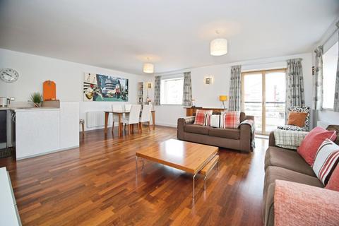 Flat - Henke Court, Cardiff, CF10