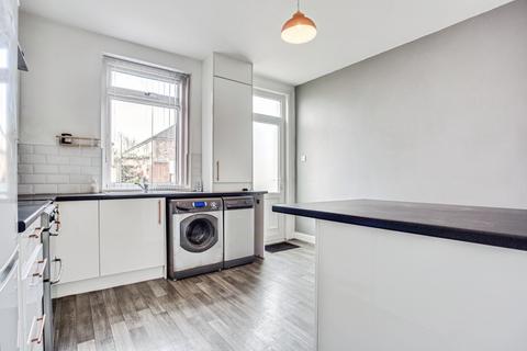 3 bedroom end of terrace house for sale, Oakes Street, Wakefield, WF2