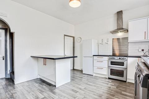 3 bedroom end of terrace house for sale, Oakes Street, Wakefield, WF2