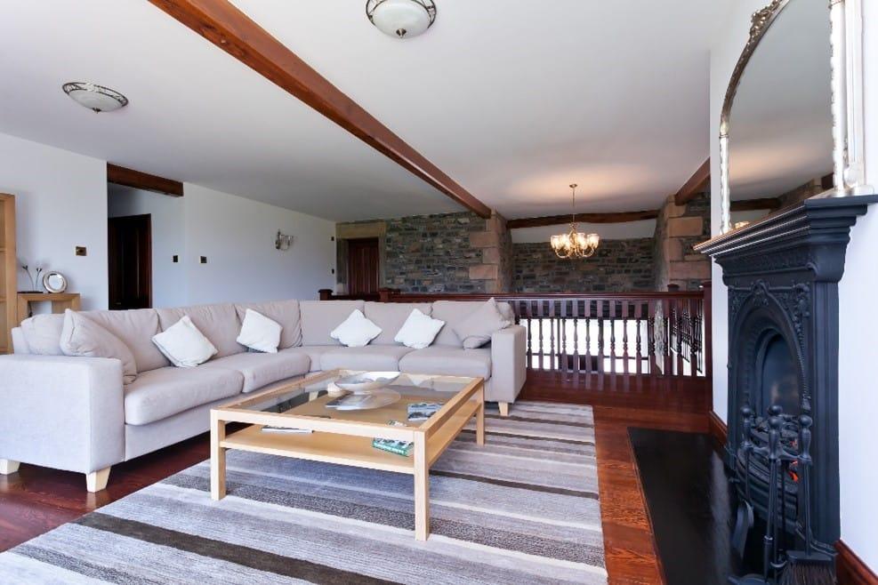 Upstairs Viewing Lounge (Lot 1)