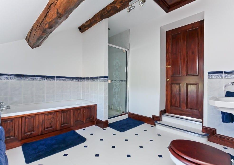 Bathroom (Lot 1)