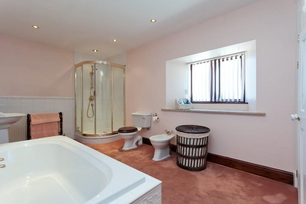 Bedroom 1 Ensuite (Lot 1)