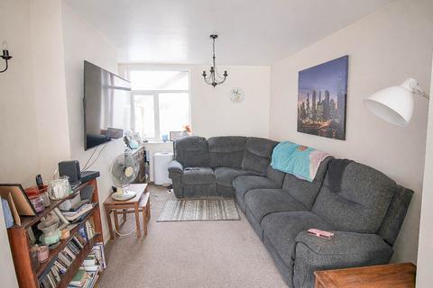 4 bedroom terraced house for sale, *South Ward*4 Bedrooms*Two Reception Areas*18` x 13` Garage*