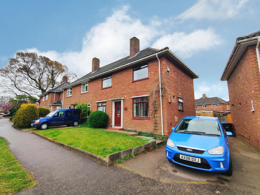 4 bedroom semi-detached house to rent