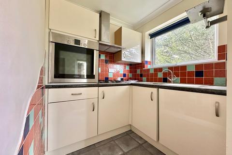 1 bedroom flat to rent, Simon Way, Hampshire SO18