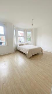 1 bedroom in a house share to rent, Waddon Park Avenue, Croydon, CR0