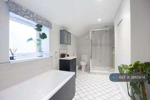 6 bedroom terraced house to rent, Bristol Road, Gloucester, GL1
