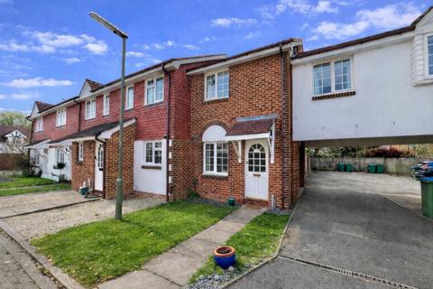 3 bedroom terraced house to rent, Walton-on-Thames, Surrey, KT12