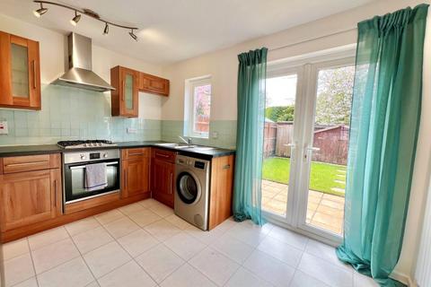 3 bedroom terraced house to rent, Walton-on-Thames, Surrey, KT12