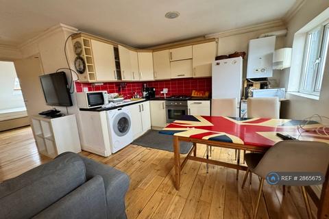 2 bedroom flat to rent, Old Church Road, Chingford, E4