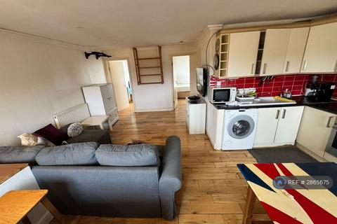 2 bedroom flat to rent, Old Church Road, Chingford, E4
