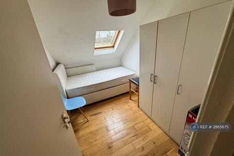 2 bedroom flat to rent, Old Church Road, Chingford, E4