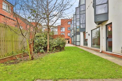 Studio for sale, St. Michaels Lane, Leeds