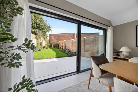 5 bedroom semi-detached house for sale, Abbotswood Road, London
