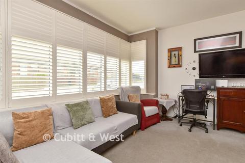 1 bedroom ground floor flat for sale, Hoddern House, Peacehaven BN10