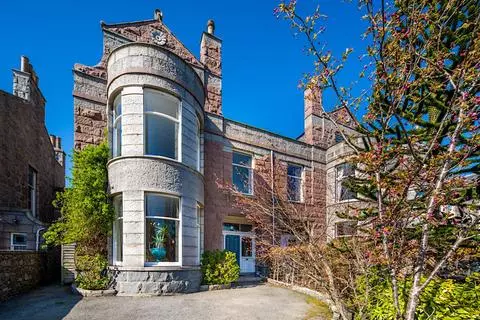 7 bedroom semi-detached house for sale