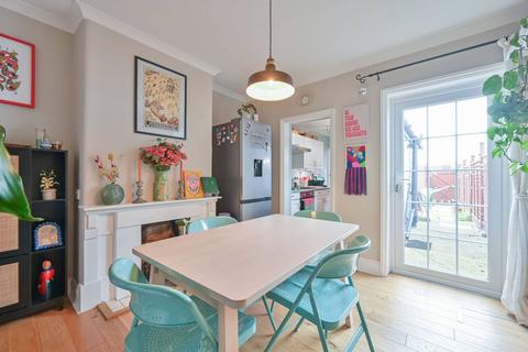 2 bedroom terraced house for sale, Pretoria Road, Watford, WD18