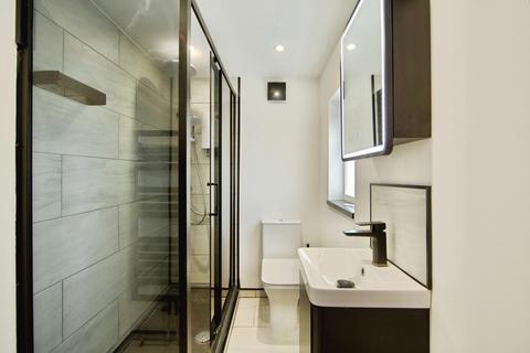 2 bedroom property for sale, Grove Road, London, E17