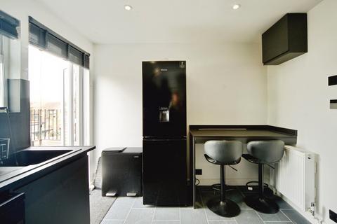 2 bedroom property for sale, Grove Road, London, E17