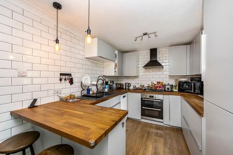 2 bedroom flat for sale, St. Nicholas Court, Crawley RH10