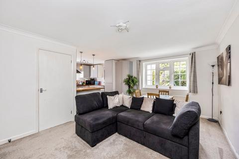 2 bedroom flat for sale, St. Nicholas Court, Crawley RH10