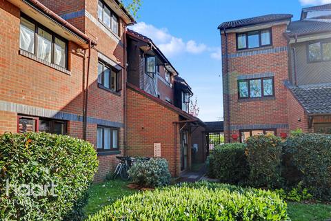 1 bedroom apartment for sale, Capstan Close, ROMFORD