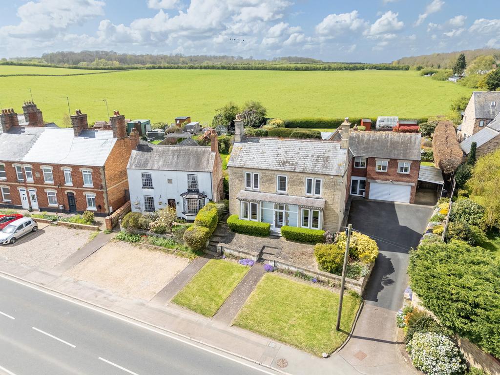 Kettering Road, Kettering NN14 5 bed detached house - £995,000