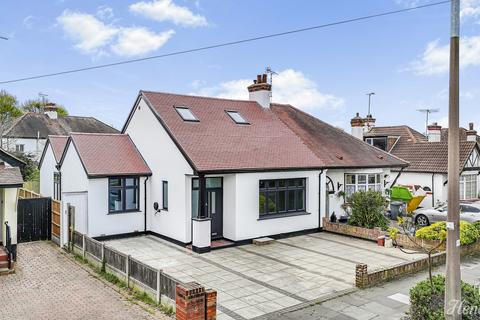 4 bedroom semi-detached house for sale, Acacia Drive, Southend-on-sea, SS1 3