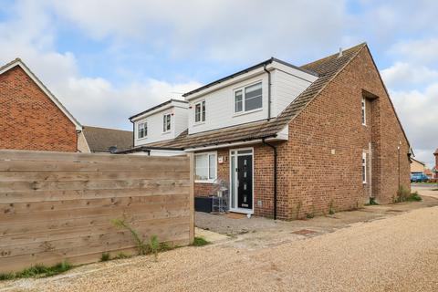 2 bedroom apartment to rent, Druids Close, Beck Row, IP28