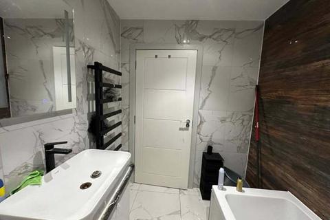 undefined, London Road, Romford RM7