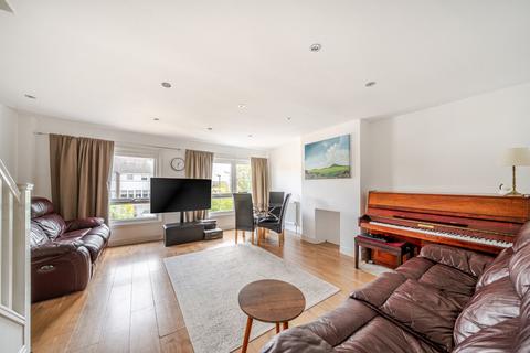 Mead Way, Hayes, Bromley, BR2
