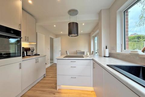 3 bedroom semi-detached house for sale, Faintree Avenue, Sutton Farm, Shrewsbury