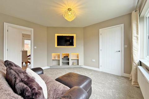 3 bedroom semi-detached house for sale, Faintree Avenue, Sutton Farm, Shrewsbury