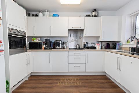 2 bedroom flat for sale, Daffodil Crescent, Crawley RH10