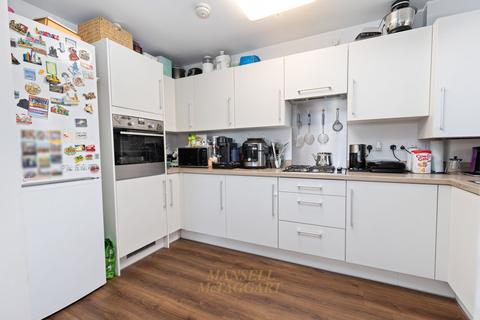 2 bedroom flat for sale, Daffodil Crescent, Crawley RH10
