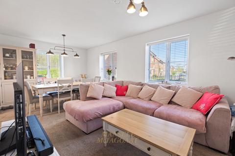 2 bedroom flat for sale, Daffodil Crescent, Crawley RH10