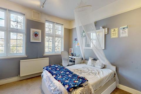 2 bedroom apartment for sale, Twickenham Road, Richmond