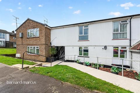 1 bedroom flat for sale, Long Walk, Epsom