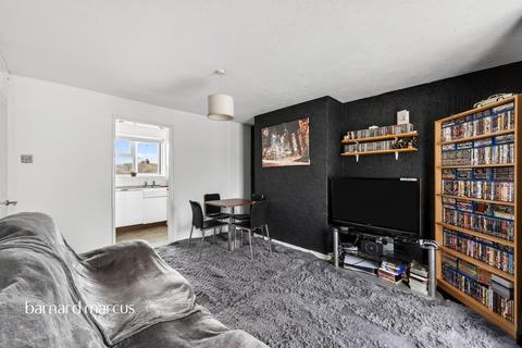 1 bedroom flat for sale, Long Walk, Epsom