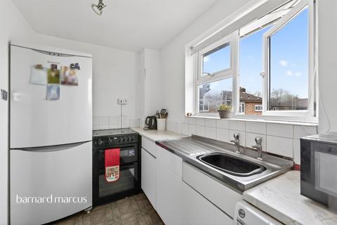 1 bedroom flat for sale, Long Walk, Epsom