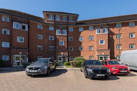 2 bedroom ground floor flat for sale, Bourneside Crescent, London N14